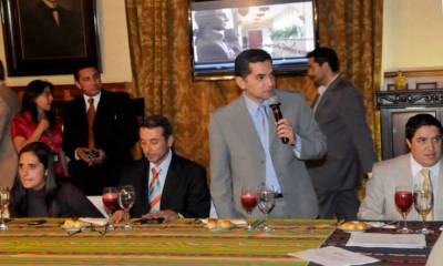 Vinicio y Fernando Alvarado Espinel en un almuerzo que ofreció la Secretaría de Comunicación, en el 2009, en Quito. Foto: El Universo