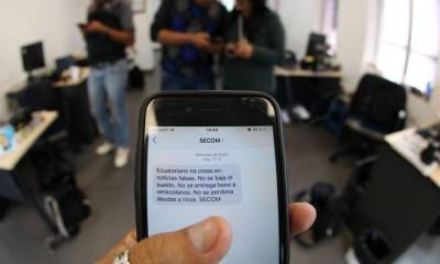 Mensajes. Desde la madrugada de ayer, el Gobierno envía mensajes de texto con desmentidos oficiales. Foto: Expreso