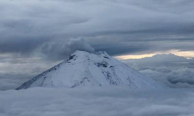 La nube tiene un contenido moderado de ceniza y podría generar caída de ceniza leve en las provincias de Pichincha, cuya capital es Quito, y Napo/ Foto: Cortesía EFE