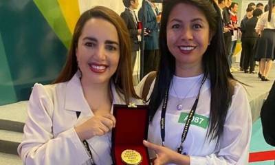 María Gabriela Punín y María José Valarezo, ganaron la medalla de oro en la categoría Inorganic Chemistric / Foto: cortesía UTPL