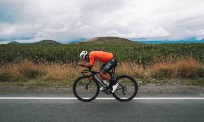 Richard Carapaz entrena técnicas de velocidad en Carchi / foto cortesía Twitter Richard Carapaz