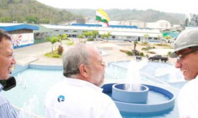 Vicepresidente Jorge Glas y Ministro Pedro Merizalde visitan Refinería Esmeraldas. Entre ellos el entonces gerente de Petroecuador, Carlos Pareja Yanuzzelli.