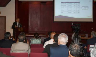Enrique Pita, presidente de la Cámara de la Construcción de Guayaquil, en la charla realizada por el Club de EL UNIVERSO. Víctor Álvarez. Foto: El Universo
