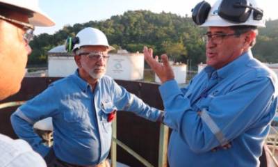 El ingeniero Carlos Pérez, Ministro de Hidrocarburos, junto con el ingeniero Byron Ojeda, Gerente de Petroecuador. Foto: La República