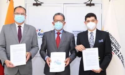 Petroecuador y Corpetrolsa firman contrato para derivados de petróleo / Foto: cortesía ministerio de Energía