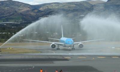 Richard Carapaz es recibido con arco de agua a su llegada a Quito / Foto: cortesía Richard Carapaz