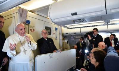 Discurso. A su llegada a Roma desde Asia, el papa Francisco se dirigió en rueda de prensa a los medios de comunicación y abarcó, como de costumbre, varias problemáticas sociales. 