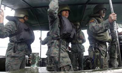 Militares de la Marina ecuatoriana en un patrullaje fluvial en el brazo de mar de San Lorenzo, Esmeraldas, en abril. Foto: El Comercio