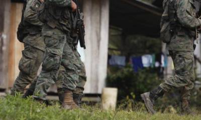 Una patrulla militar fue atacada este 1 de mayo del 2018, cuando recorría el recinto Corriente Larga en Mataje, en la frontera norte con Colombia.  Foto: El Comercio