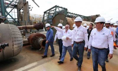 El vicepresidente Jorge Glas cuando inauguró en septiembre del 2015 la repotenciación de la refinería de Esmeraldas junto a los hoy sentenciados, Carlos Pareja y Álex Bravo. Foto: El Comercio