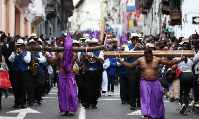La procesión "Jesús del Gran Poder" de Quito, considerada la más concurrida en el país, ha congregado a miles de fieles en las calles de la capital ecuatoriana / Foto: EFE