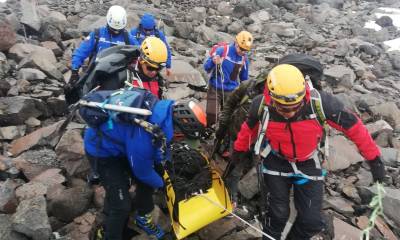 Un montañista murió este miércoles y otra persona resultó herida en un accidente ocurrido en el volcán Chimborazo. / Foto: Cortesía Policía Nacional