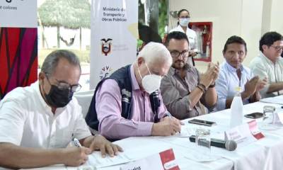 MTOP firma carta de compromiso para la construcción de proyectos viales en la Amazonía / Foto: cortesía Ministerio de Obras