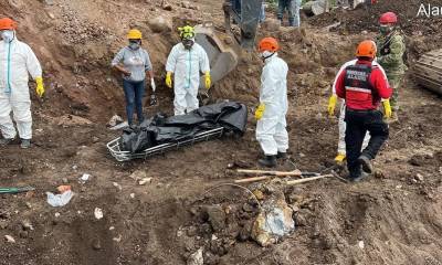 El corrimiento de tierra sepultó al menos 57 casas de un par de barrios de Alausí, así como otros espacios públicos como el estadio municipal de fútbol / Foto: cortesía FFAA