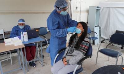 Ecuador suma 1.697 nuevos contagios de covid-19 y acumula 545.800 casos / Foto: EFE 