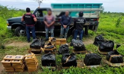 2 hombres fueron detenidos en Manabí con más de media tonelada de cocaína / Foto: cortesía Policía Nacional