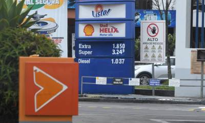 El precio de la gasolina súper aumentó - Foto: El Universo
