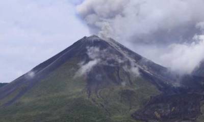 Emisiones de ceniza a alturas mayores a 600 metros en volcán Reventador. Foto: Ecuavisa