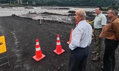 Sixto Cóndor, gobernador de Morona Santiago, visitó las áreas afectadas / Foto: cortesía Gobernación de Morona Santiago 