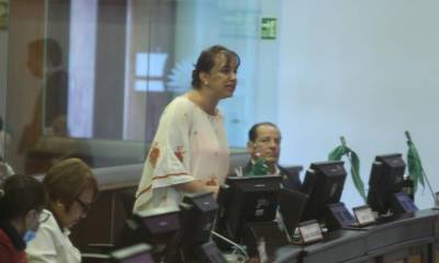 Reacción. Gabriela Rivadeneira fue la más apasionada del bloque correísta en defender la integración de Unasur. Foto: Expreso