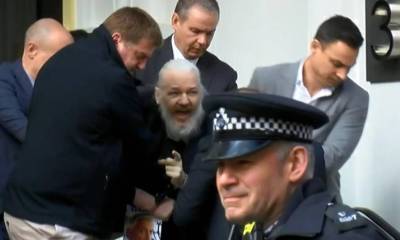 Julian Assange durante su detención en la Embajada de Ecuador en Londres, el pasado 11 de abril. Foto: Expreso
