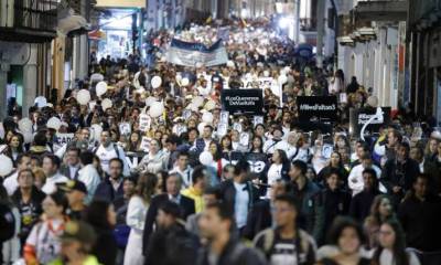 Quito. La movilización estuvo encabezada por los familiares de los periodistas asesinados. Foto: Expreso