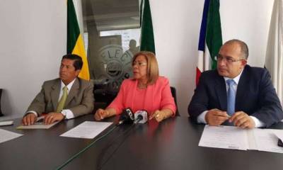Pronunciamiento. Autoridades de la Mancomunidad del Norte del Ecuador en la rueda de prensa en la que informaron sobre el contenido de las resoluciones. Foto: La Hora