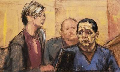 Tirso Martínez-Sánchez se sienta con un intérprete de la corte mientras testifica durante el juicio del acusado narcotraficante mexicano Joaquín “El Chapo” Guzmán en Nueva York. Foto: Expreso