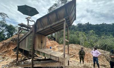 Se destruyeron diversos equipos utilizados para la extracción ilegal de minerales / Foto: cortesía Ejército ecuatoriano