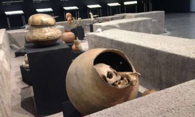 REPRESENTACIÓN. Con la exposición de piezas originales de varias culturas, se recreó una excavación arqueológica. Foto: La Hora