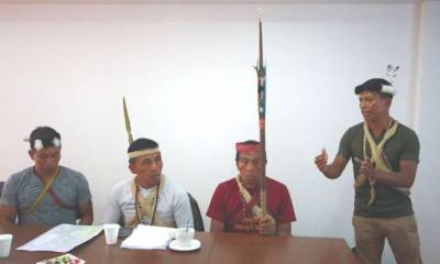 Parte de las delegaciones en los instantes previos a la reunión en la Defensoría del Pueblo. Foto: La Hora