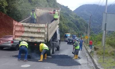 Los trabajos de mantenimiento en la vía Baños-Puyo avanzan / Foto: cortesía del Ministerio de Transporte y Obras Públicas 