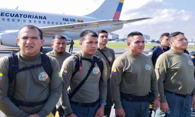 55 bomberos ecuatorianos recibieron reconocimiento por su labor en Chile / Foto: Cortesía de la Secretaría de Gestión de Riesgos