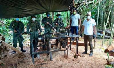  Miembros de Fuerzas Armadas localizaron un aserradero clandestino en la reserva Cuyabeno. Foto: Cortesía