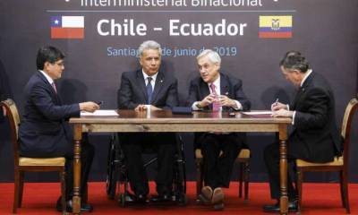 CITA. Los presidentes y cancilleres de Ecuador y Chile, durante la firma del acuerdo. Foto: La Hora