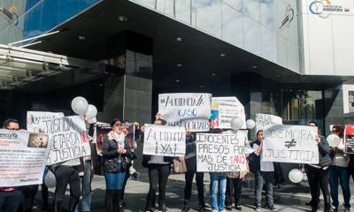 Con plantones y movilizaciones, familiares de los procesados en diversos casos exigen justicia en los exteriores del Consejo de la Judicatura, en Quito. Foto: El Telégrafo