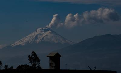 El IG se encuentra realizando un seguimiento a la evolución del volcán y recomendó a la población tomar las medidas pertinentes y recibir la información de fuentes oficiales / Foto: EFE