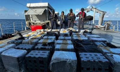 La embarcación fue alcanzada el domingo por una patrulla de la Armada ecuatoriana / Foto: cortesía Armada ecuatoriana 