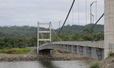 El Gobierno central inauguró este puente en Palora, Morona Santiago, en el 2015. Ahora busca cambios en las rentas. 