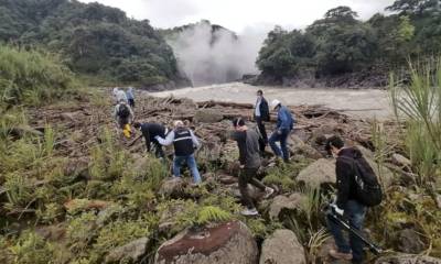  Autoridades de Sucumbíos y del Ministerio de Energía realizaron recorridos para constatar la situación respecto a la ruptura de tuberías del SOTE y OCP, en el sector de San Rafael, el 9 de abril de 2020. - Foto: @Gobersucumbios