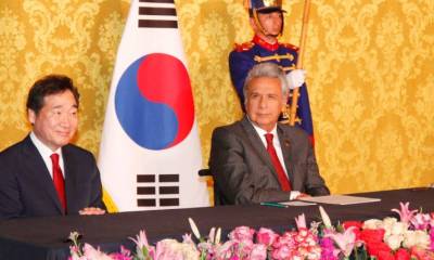 El presidente Lenín Moreno y el primer ministro de Corea del Sur, Lee Nak-Yeon suscribieron cinco acuerdos en materia diplomártica. Foto: Expreso