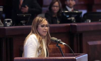 Defensa. La exministra Ledy Zúñiga fue a la Asamblea y aprovechó para responder al informe de la Contraloría. Foto: Expreso