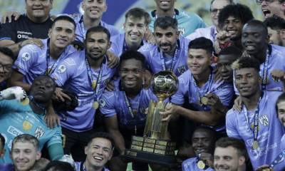 Es el tercer título internacional del cuadro rayado. Anteriormente, había ganado la Copa Sudamericana en el 2019 y 2022 / Foto: EFE