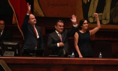 Serrano, ya juramentado, presentó nueve ejes de gestión para su presidencia entre los que se encuentran la apertura política de la Asamblea. Foto: Expreso