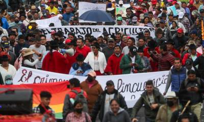 La marcha congregó a centenares de personas que recorrieron las calles de Latacunga/ Foto: cortesía EFE