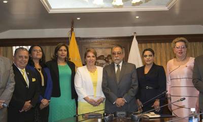 En 2015, Pamela M. llegó a la Corte Constitucional. En esta foto está junto a los magistrados de ese entonces, incluido Patricio Pazmiño (esquina der.)  (Foto: El Telégrafo)