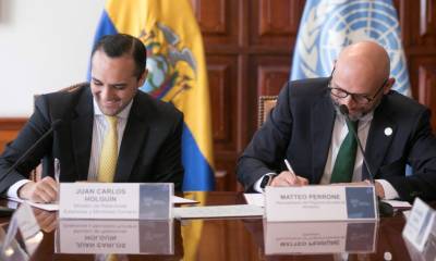 En la firma participaron el ministro de Relaciones Exteriores, Juan Carlos Holguín, y el representante del PMA en Ecuador, Matteo Perrone / Foto: cortesía Cancillería