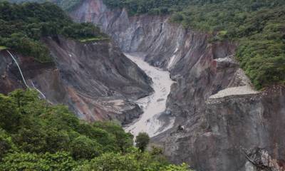 Construcción para mitigar efecto erosivo del río Coca - Foto: Ecuavisa