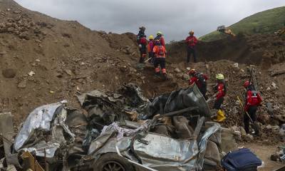 Bajo los restos del deslizamiento, que abarcó una superficie de 24,3 hectáreas quedan todavía por recuperar al menos 37 personas más / Foto: EFE