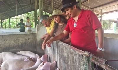 El prefecto conoció algunos emprendimientos generados en Costa Rica. Foto: La Hora